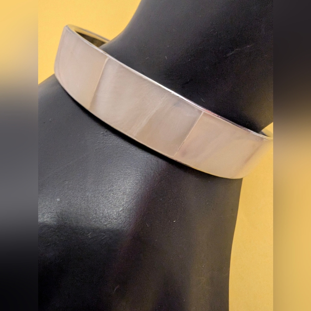 White Shell Inlay Silvertone Bracelet/ Bangle. - Picture 3 of 3